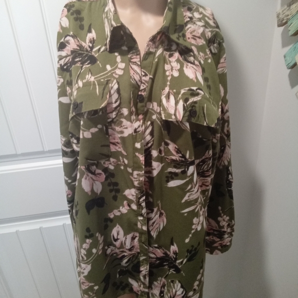 Studio Works Tops - Studio Works Size XL. Beautiful Floral Button-Up Shirt in Olive Green and Pink